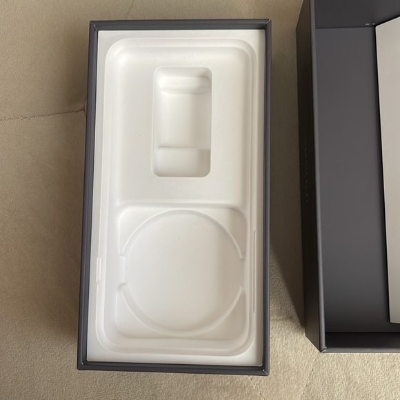 Apple iPhone  EMPTY box - Picture 5 of 5